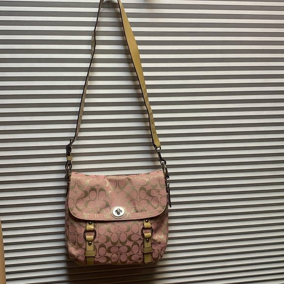 Coach Crossbody F14895 - Picture 3 of 17